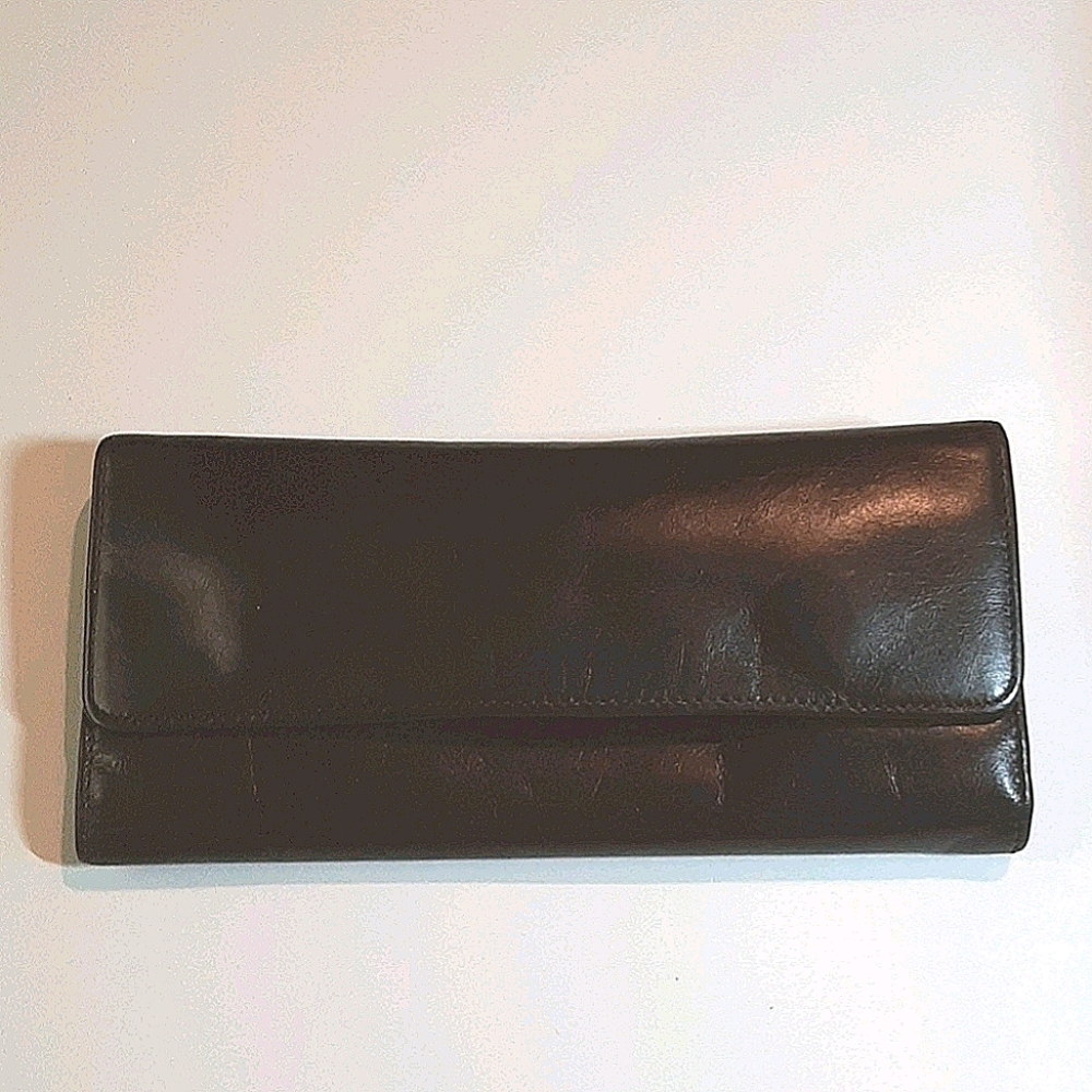HOBO INTERNATIONAL TRIFOLD CLUTCH WALLET